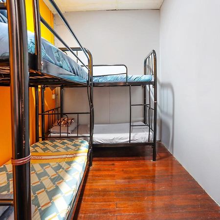 Spot On 90610 Loft Waterfront Kuching Exterior foto